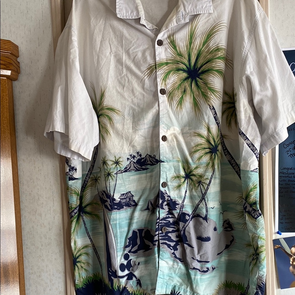 Disney White and Green Casual Button Down Shirt with Tropical Design. XL